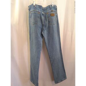 Men's Wrangler 33x32 Straight Leg Medium Wash Jeans Dad Athletic (L07)